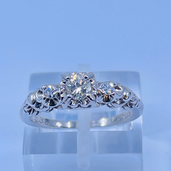 18kt White Gold 3 Diamond vintage Ring