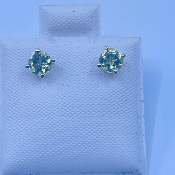 14kt White Gold Peridot 4mm round Earrings