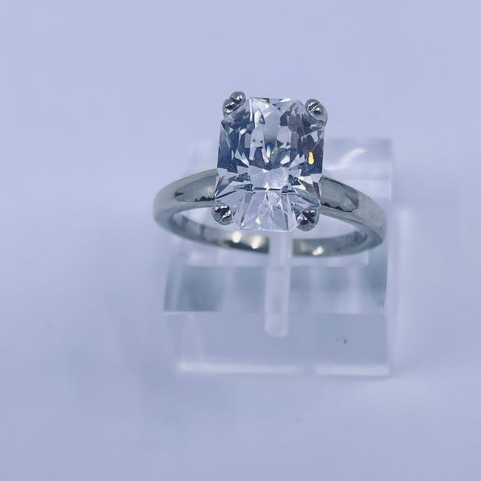 14kt White Gold White Topaz Solitaire