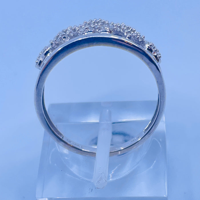 10kt White Gold Diamond Heart Ring