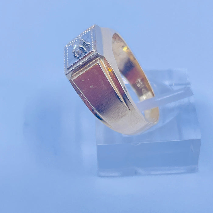 14kt Yellow Gold diamond ring