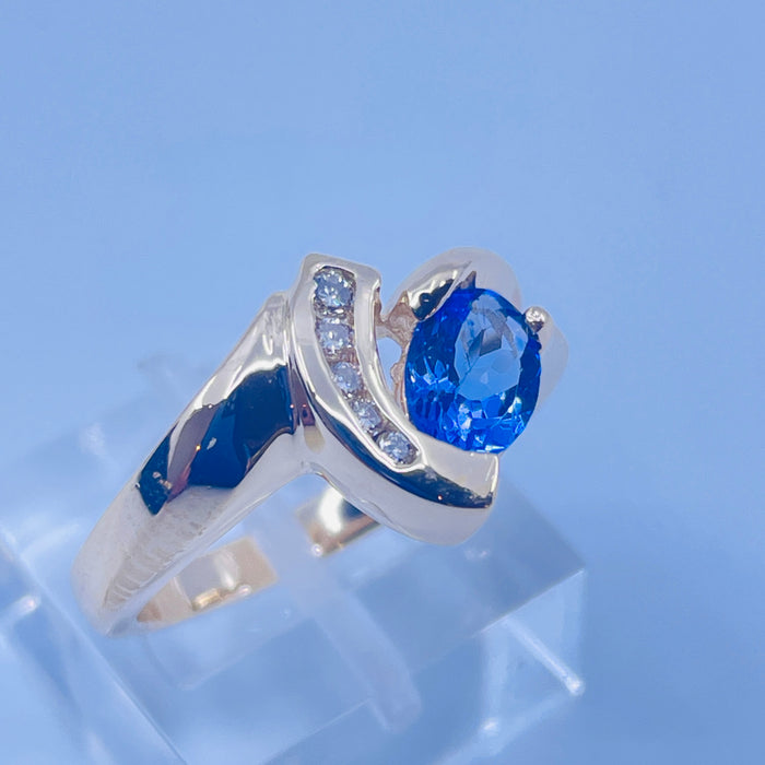 14kt Yellow Gold oval Tanzanite and 5 Diamond Ring