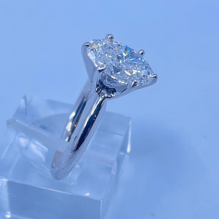 14kt White Gold 2.17ct E VS1 Oval lab grown diamond Solitaire  IGI LG564352048