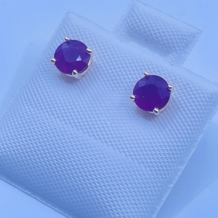 14kt Yellow Gold 4mm round Ruby stud Earrings