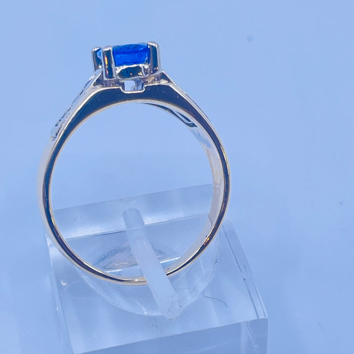 14kt Yellow Gold oval Tanzanite and Diamond Ring