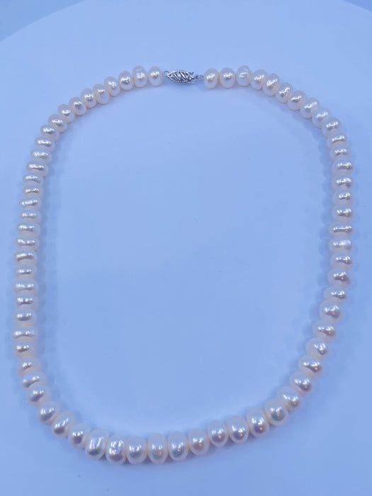 18” 8-6.5mm button fw Pearl Strand 14kt WG clasp
