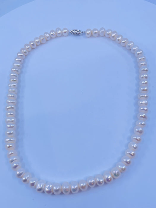18” 8-6.5mm button fw Pearl Strand 14kt WG clasp