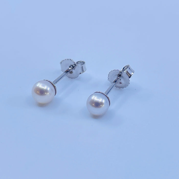 14kt White Gold 4mm Akoya Pearl stud earrings