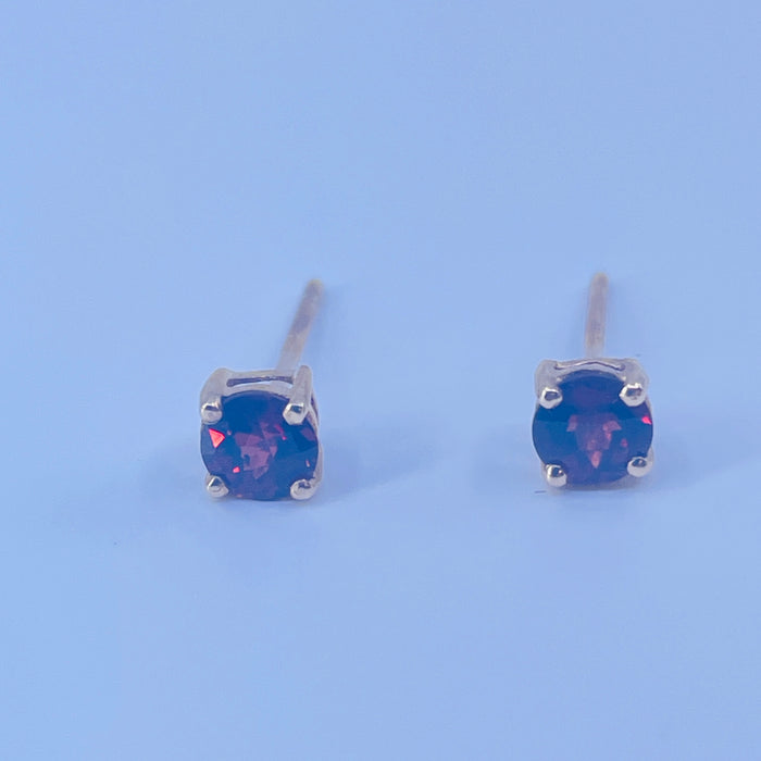 14kt Yellow Gold Garnet Earrings