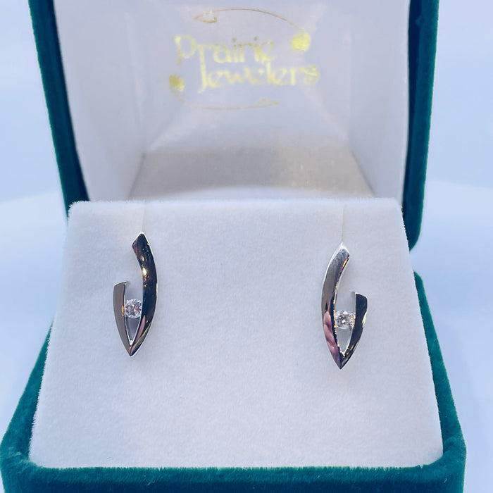 14kt White Gold 1/5ctw Diamond fashion earrings