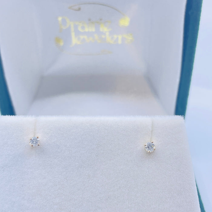 14kt Yellow Gold .10ctw Diamond stud Earrings