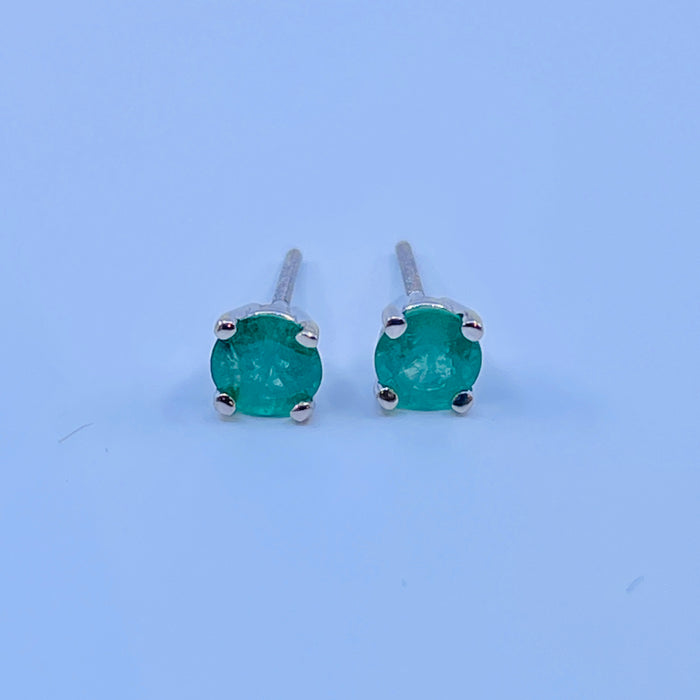 14kt White Gold 4.5mm Emerald Stud Earrings