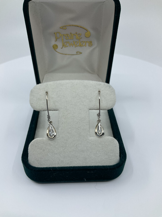 14kt White gold 1/4ctw diamond lever back earrings