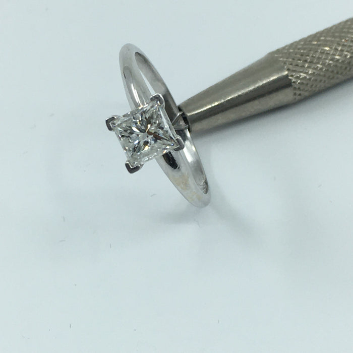 14k White gold 1.00ct Princess cut solitaire