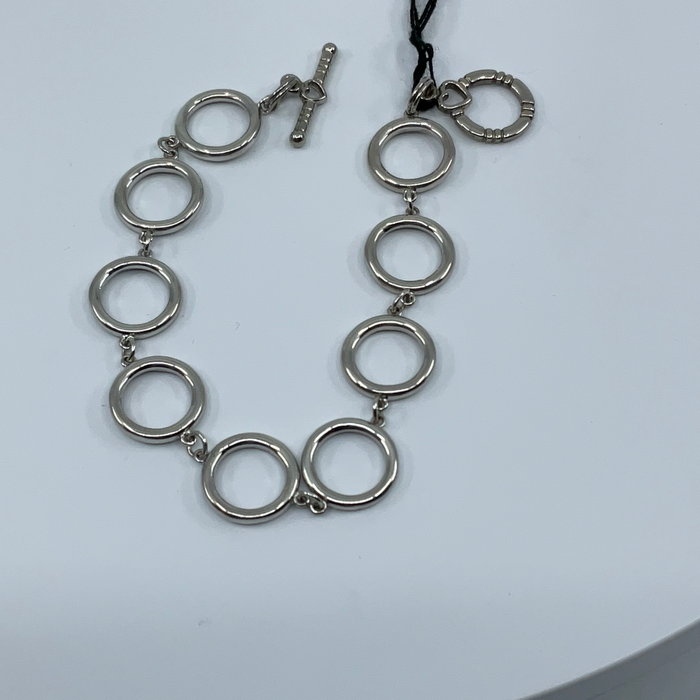 Sterling silver 7” circle link bracelet with a toggle clasp