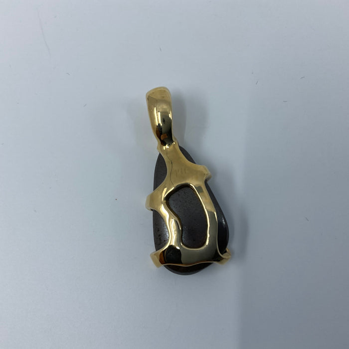 14kt Yellow Gold 8.5ct opal pendant