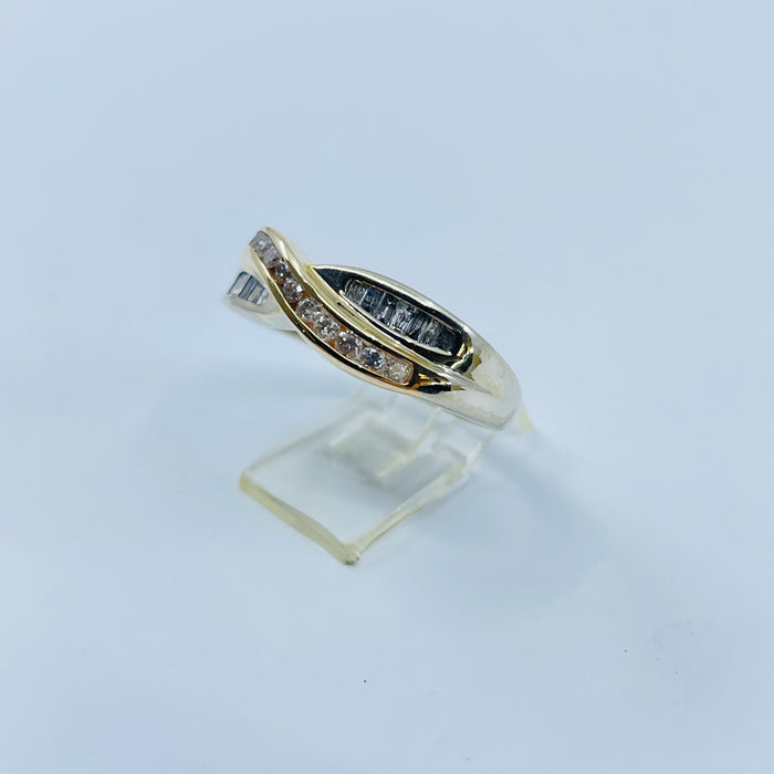 14kt TuTone round and baguette Diamond band