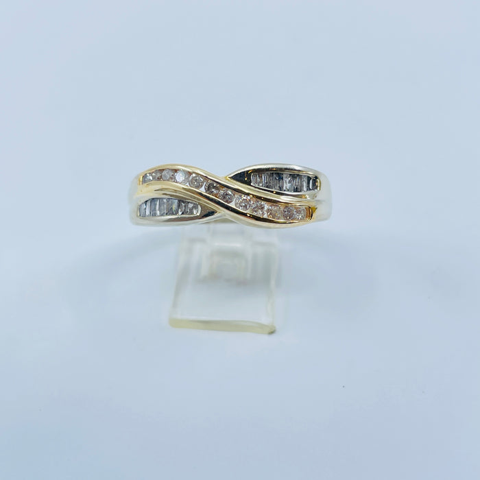 14kt TuTone round and baguette Diamond band