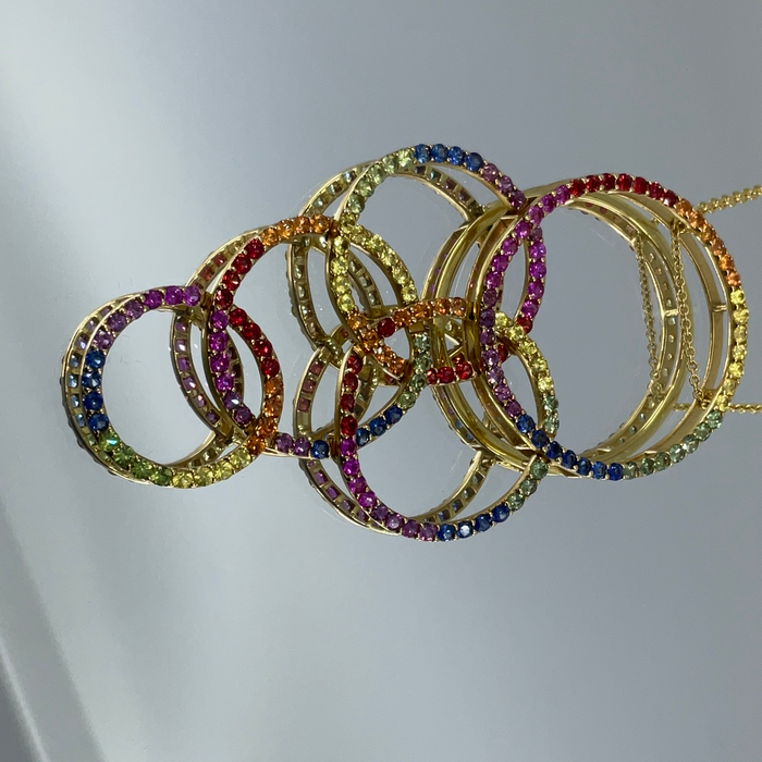 18kt Yellow Gold Fancy color Sapphire Circle Pendant
