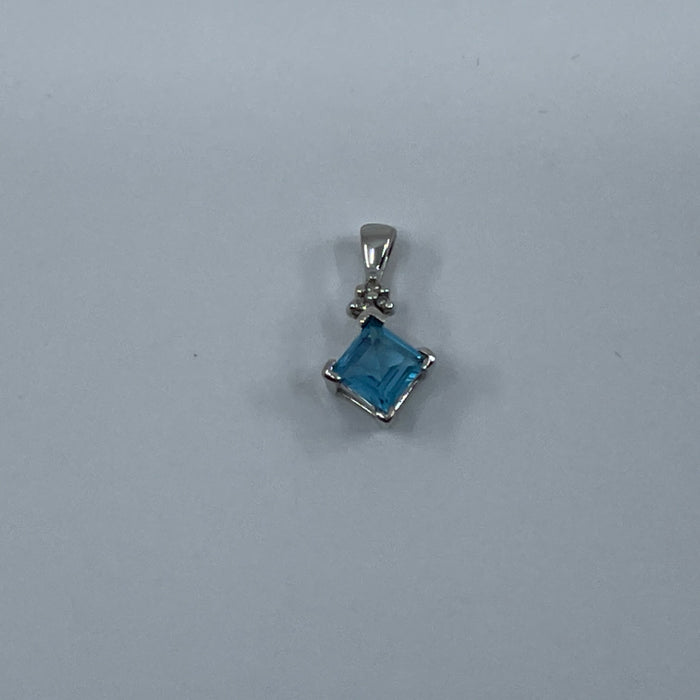 14kt White gold 5mm blue topaz and 3 diamond pendant