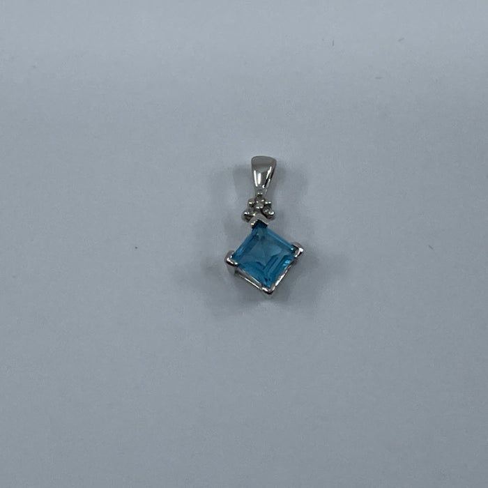 14kt White gold 5mm blue topaz and 3 diamond pendant