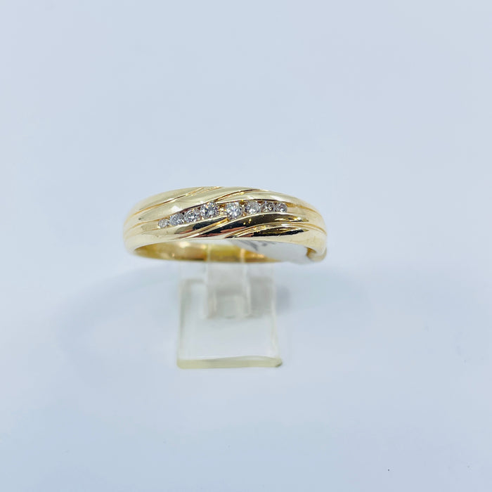 14kt Yellow Gold 8 Diamond .18ctw band