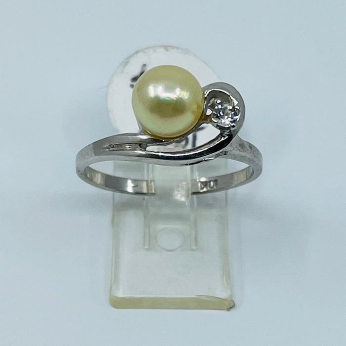 10kt White Gold Pearl and CZ Ring