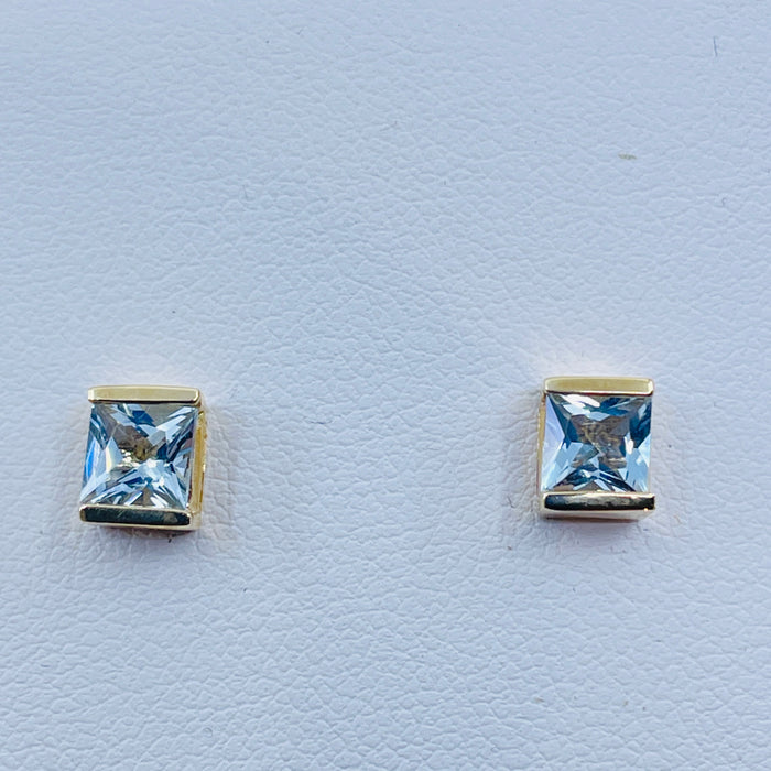 14kt Yellow Gold Aquamarine Earrings