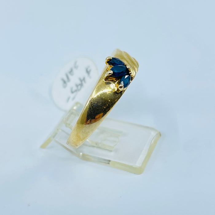 10kt Yellow Gold 3 blue sapphire ring