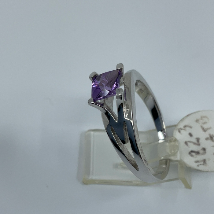 14kt White Gold Amethyst Ring