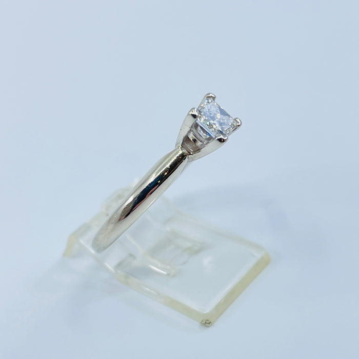 14kt White Gold .28ct J SI1 Princess cut Solitaire