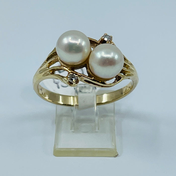 14kt Yellow Gold 2 Pearl and 2 Diamond Ring