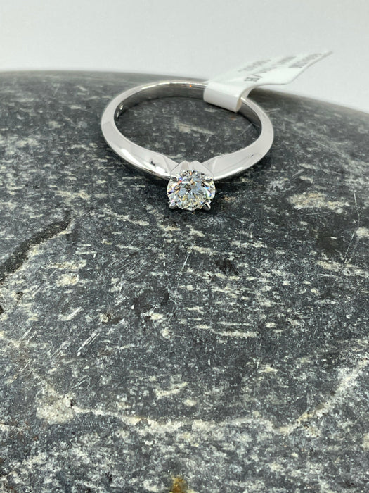 14kt White Gold .55ct H VS1 round brilliant solitaire