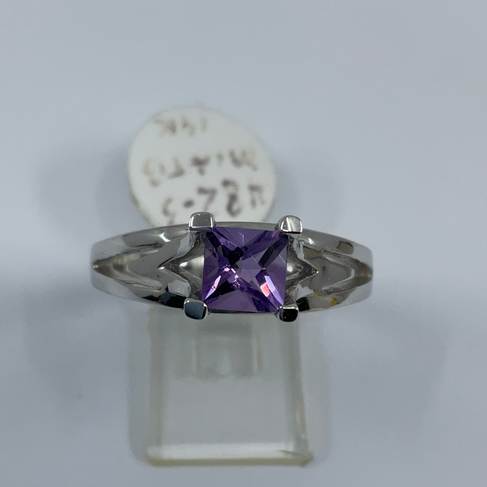 14kt White Gold Amethyst Ring