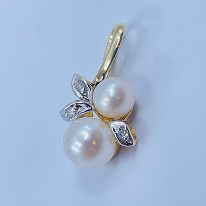 10kt Yellow Gold Pearl and diamond Pendant