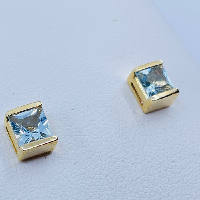 14kt Yellow Gold Aquamarine Earrings