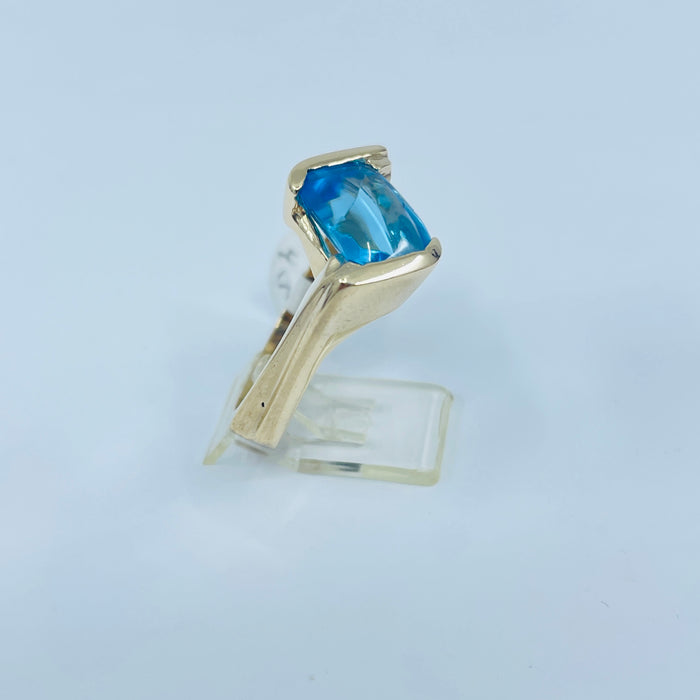 14kt Yellow Gold 4ct Blue Topaz Ring