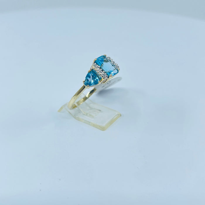 10kt Yellow Gold Blue Topaz diamond ring