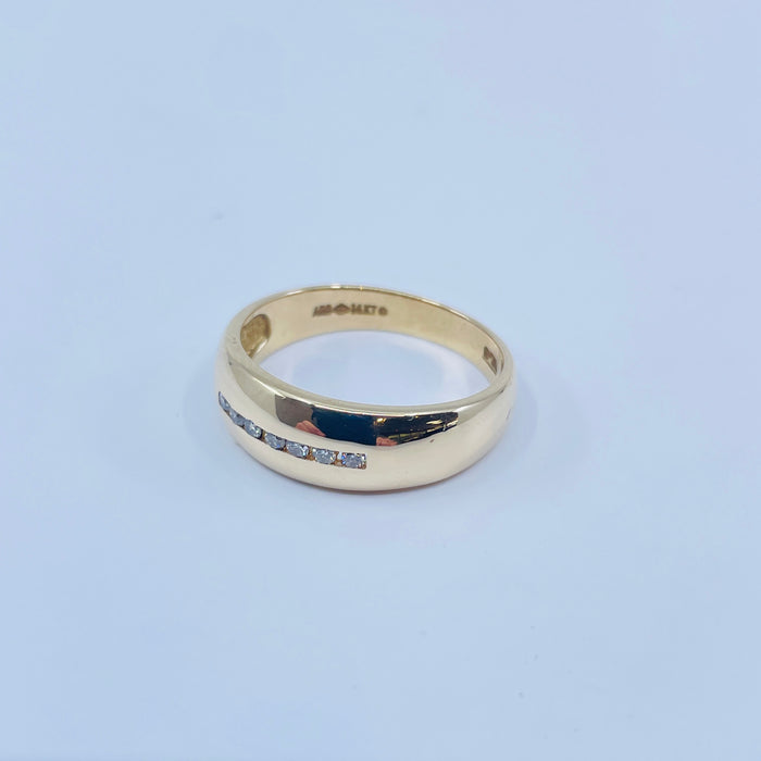 14kt Yellow Gold 7 Diamond ring
