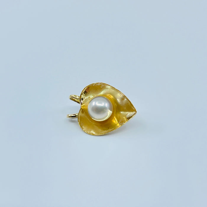 14kt Yellow Gold small Pearl heart pendant