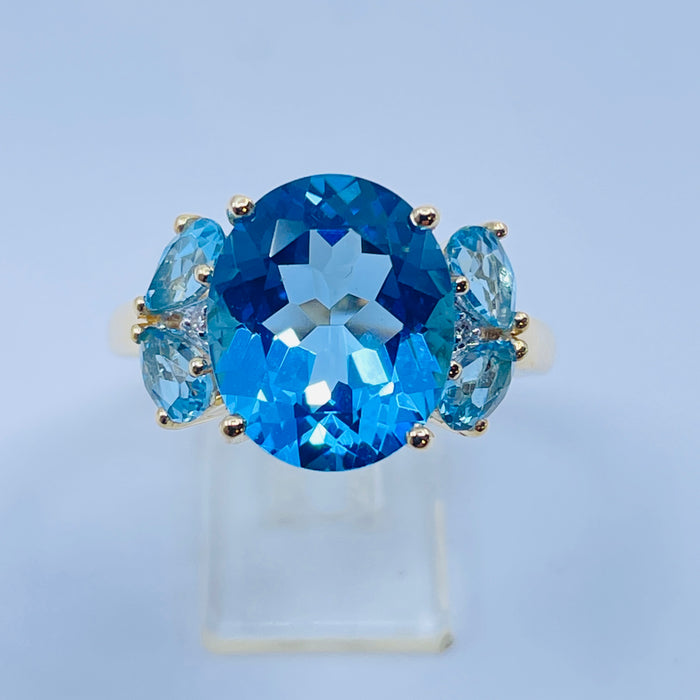 14kt Yellow Gold Blue Topaz Ring