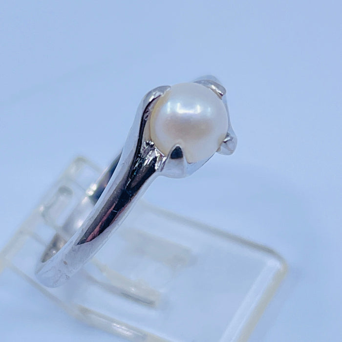 10kt White Gold 5mm Pearl ring