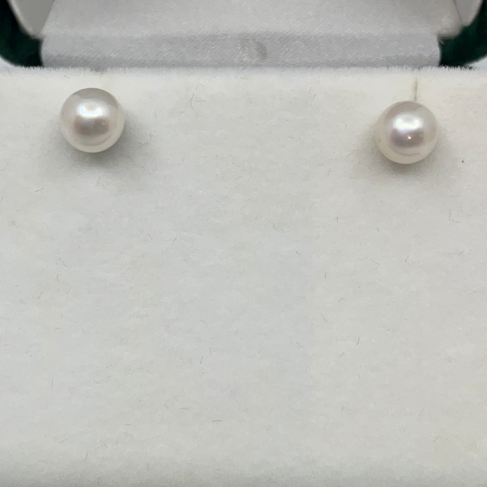 Sterling silver 5.5mm FW Pearl stud earrings
