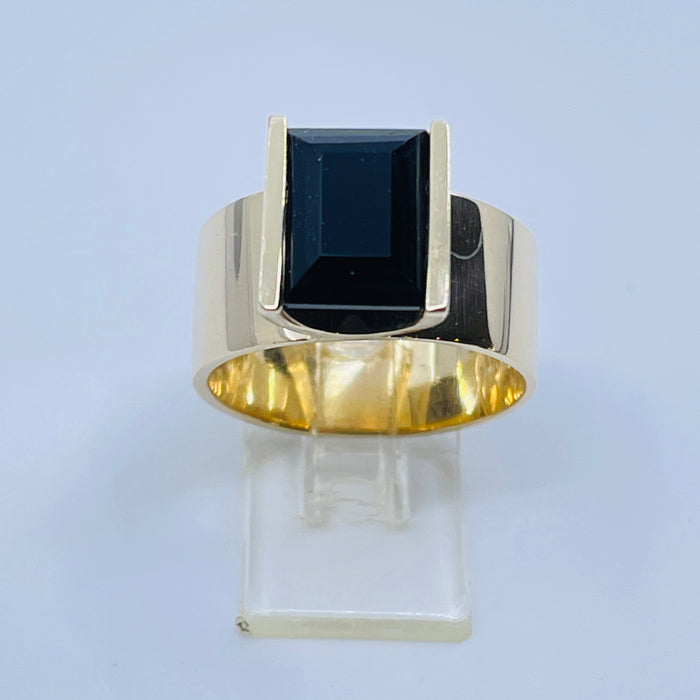 14kt Yellow Gold Onyx Ring
