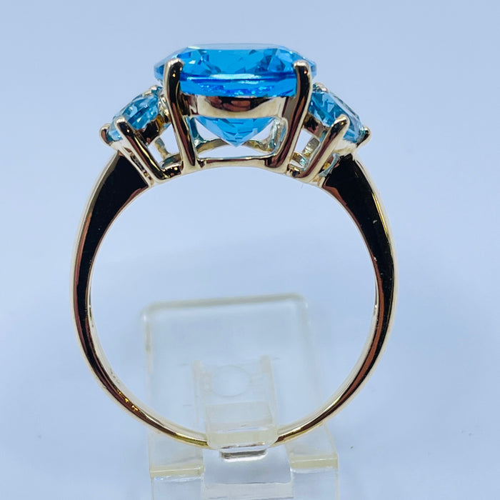 14kt Yellow Gold Blue Topaz Ring