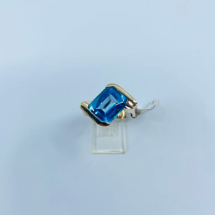 14kt Yellow Gold 4ct Blue Topaz Ring