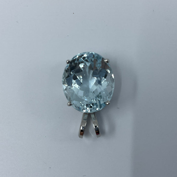 14kt White Gold oval 7.44ct blue zircon pendant