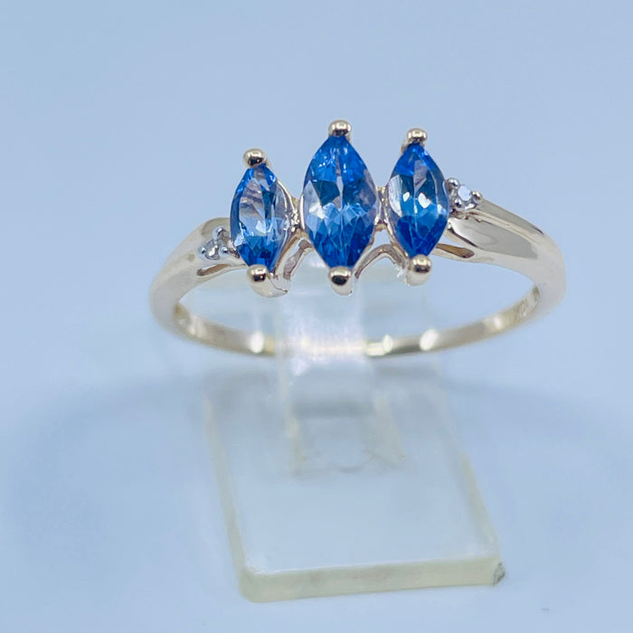 10kt Yellow Gold Tanzanite and diamond ring