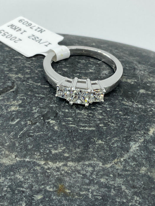 14kt White gold .90ctw I VS2 diamond Princess cut 3 stone ring