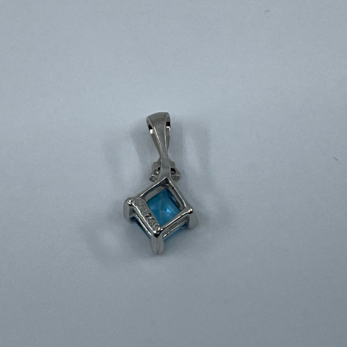 14kt White gold 5mm blue topaz and 3 diamond pendant